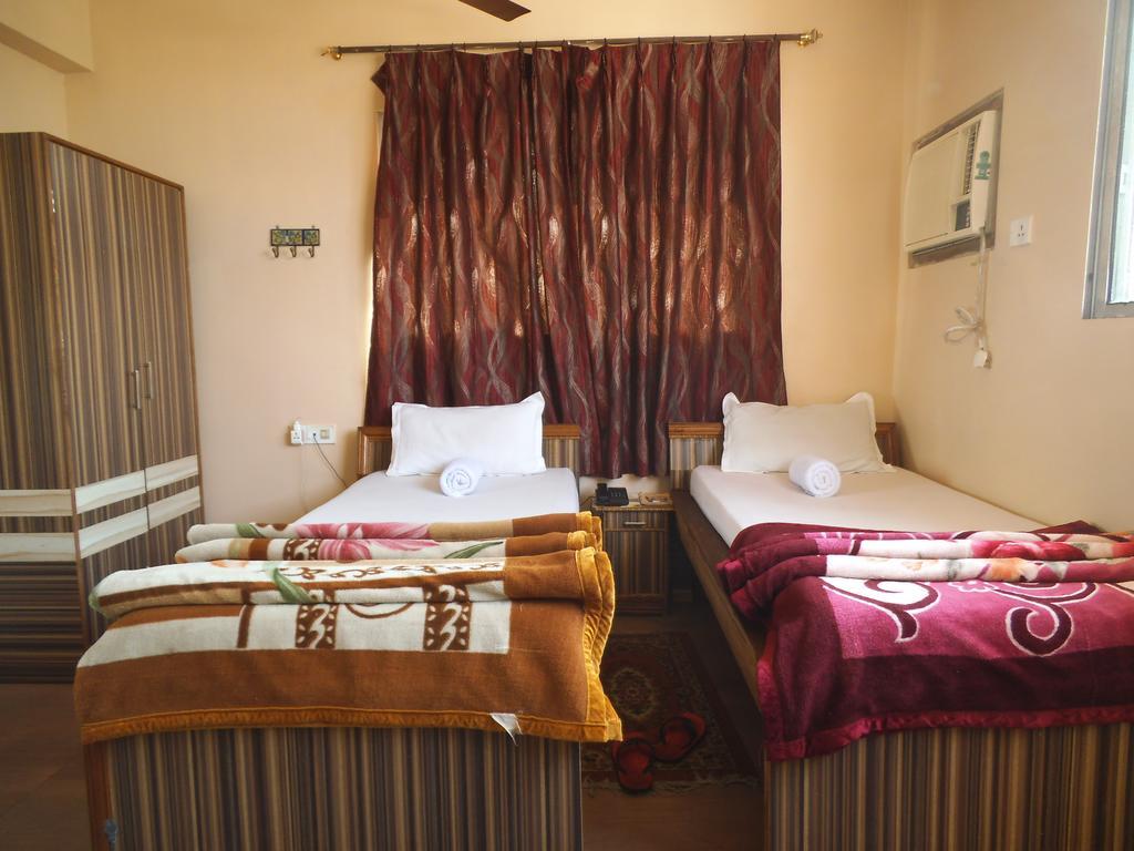 City Centre Hotel Agartala Habitación foto